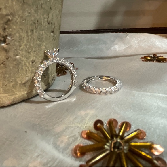 Elegant Silver Diamond Ring Set - Picture 4 of 14